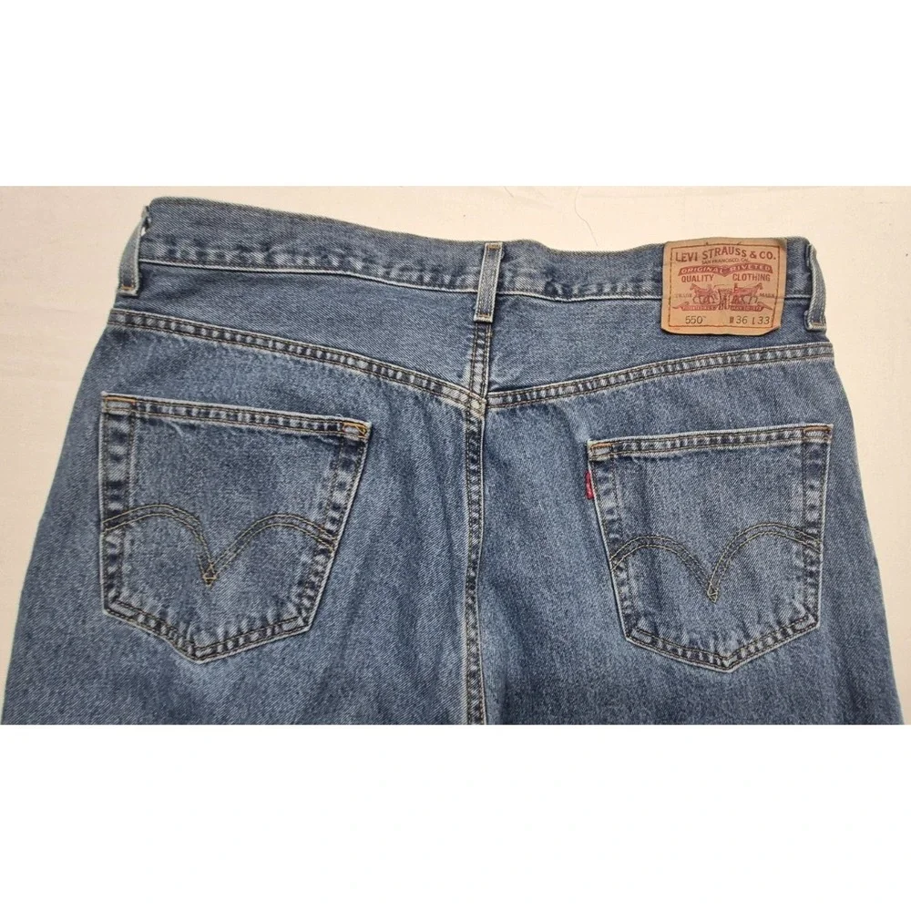 VTG Levi 550 men's relaxed fit medium wash denim blue‎ jeans 36x33 Cotton